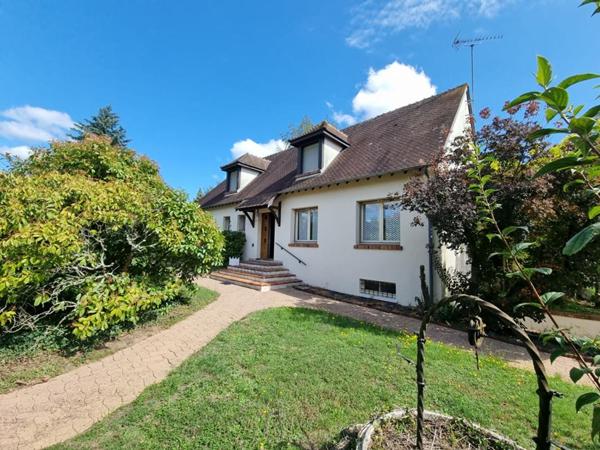 MAISON TRADITIONNELLE  et UN TRES BEL ETANG de plus de 4000m²