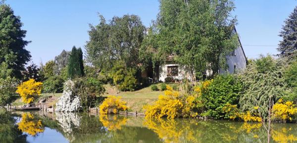 MAISON TRADITIONNELLE  et UN TRES BEL ETANG de plus de 4000m²