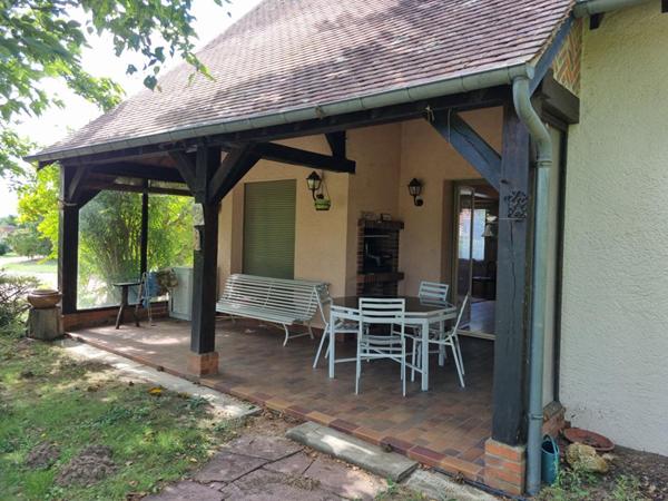 MAISON TRADITIONNELLE  et UN TRES BEL ETANG de plus de 4000m²