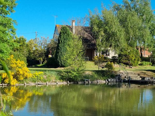 MAISON TRADITIONNELLE  et UN TRES BEL ETANG de plus de 4000m²