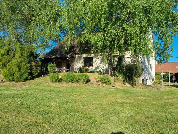 MAISON TRADITIONNELLE  et UN TRES BEL ETANG de plus de 4000m²