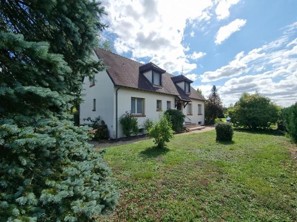 MAISON TRADITIONNELLE  et UN TRES BEL ETANG de plus de 4000m²