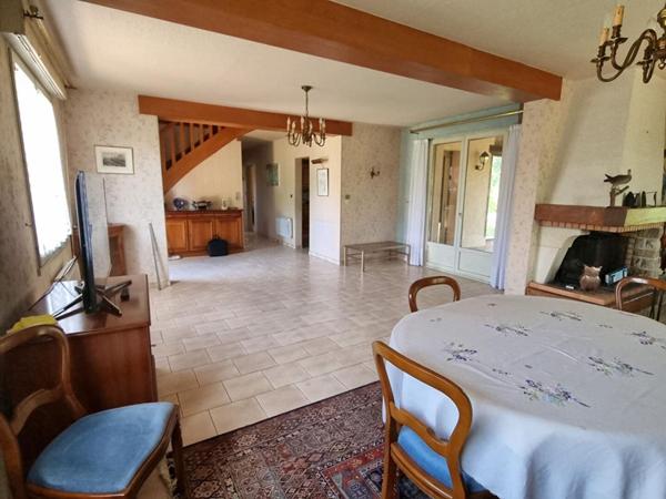 MAISON TRADITIONNELLE  et UN TRES BEL ETANG de plus de 4000m²