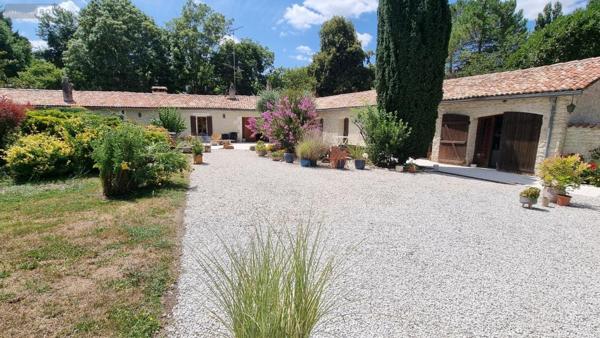Autres types de maison à vendre à Barbezieux-Saint-Hilaire en Charente (16300), ref : 1871