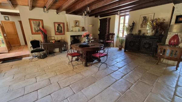 Autres types de maison à vendre à Barbezieux-Saint-Hilaire en Charente (16300), ref : 1871