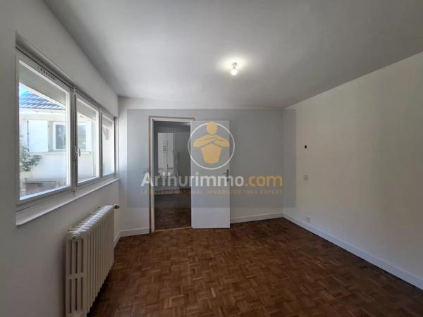 Vente                                                      Maison
                        
                     6 pièces                      118 m2                     à Crécy-la-Chapelle