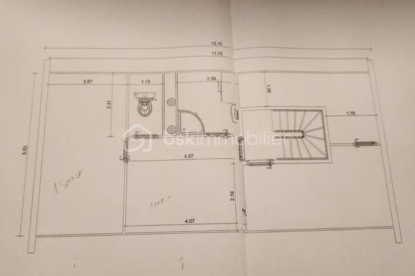 Venez découvrir cette magnifique maison «  KAUFMAN & BROAD » INDÉPENDANTE, située dans le quartier RECHERCHE et RESIDENTIEL « Ascott Village » à deux pas des commerces et AU CALME.
Elle est composée d'une ENTREE, avec rangement sous escalier, un BEL ESPACE DE VIE TRAVERSANT, une CUISINE INDEPENDANTE avec BUANDERIE, accès intérieur au GARAGE DOUBLE. Sur ce même niveau, un espace nuit avec DEUX CHAMBRES, une SALLE D'EAU, un WC indépendant, un placard, UNE SUITE PARENTALE avec SALLE DE BAINS.
Au premier étage, un palier dessert un ESPACE LOISIRS avec DEUX CHAMBRES, une SALLE D'EAU, un WC indépendant, et un ESPACE DE STOCKAGE.

Profitez également d’une bel extérieur sans vis-à-vis !

Les PLUS :
- AUCUN TRAVAUX A PREVOIR
- ADOUCISSEUR D'EAU
- DOUBLE GARAGE
- DPE
- CHAUDIERE changée en 2024
- AUCUN VIS A VIS
- 15 min de la GARE
- PROCHE CENTRE VILLE

Conseillère ouverte à l'inter cabinet.