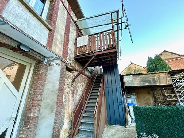 MAISON DE VILLE DE 120 M2 ET STUDIO DE 30 M2