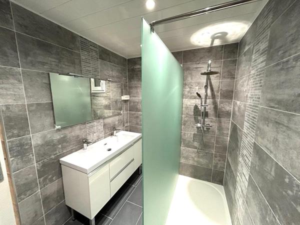 MAISON DE VILLE DE 120 M2 ET STUDIO DE 30 M2