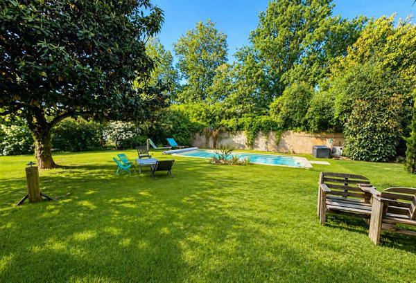 Reyrieux (01600) Maison Ancienne 140 m2 4 chambres Piscine Terrain de 982m2