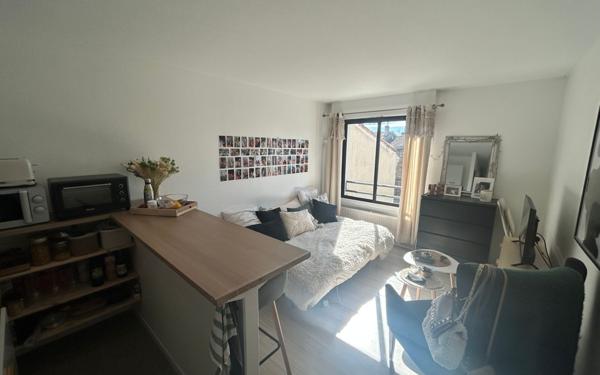 Appartement à vendre    1 pièce •  Bordeaux