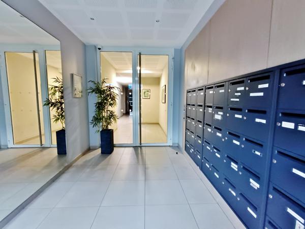 Appartement
         3 pièces
        - 62 m² Exclusivité 295 000 € *
