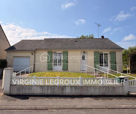 Idéalement située ce plain-pied de la fin des années 70 offre un beau potentiel à ses futurs propriétaires. 
Nous commencerons la visite par une entrée avec placard qui dessert à droite le salon-séjour de 25m2 avec cheminée foyer ouvert, et en face, la cuisine aménagée et équipée de 9m2 avec son accès direct au jardin. 
Nous poursuivrons avec l'espace nuit composé d'un wc séparé, d'une salle d'eau récente de 5m2 et de deux chambres. L'une fait 13m2 et l'autre 11m2. 
Toutes les menuiseries ont été changées par des menuiseries pvc double vitrage. 
Le mode de chauffage est électrique. 
Coté rangement, la maison dispose d'un garage de 30m2 avec la même surface de grenier. 
Coté extérieur, vous pourrez profiter en toute tranquillité de la parcelle de 650m2 entièrement close. 
Alors cette maison semble correspondre à ce que vous recherchez ? Appelez-moi pour plus de renseignements et peut-être fixer une visite.