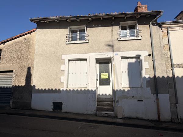 Maison de ville spacieuse avec 4 chambres, à deux pas des commodités