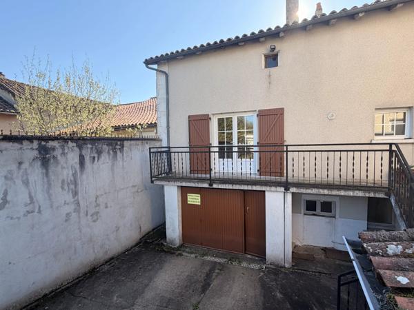Maison de ville spacieuse avec 4 chambres, à deux pas des commodités