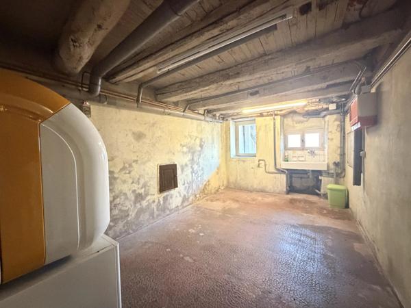 Maison de ville spacieuse avec 4 chambres, à deux pas des commodités
