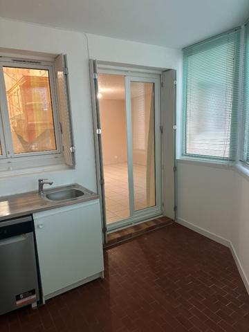 Appartement T3 rénové avec garage à Sète - résidence familiale