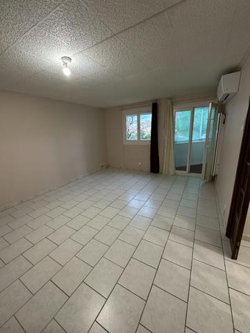 Appartement T3 rénové avec garage à Sète - résidence familiale