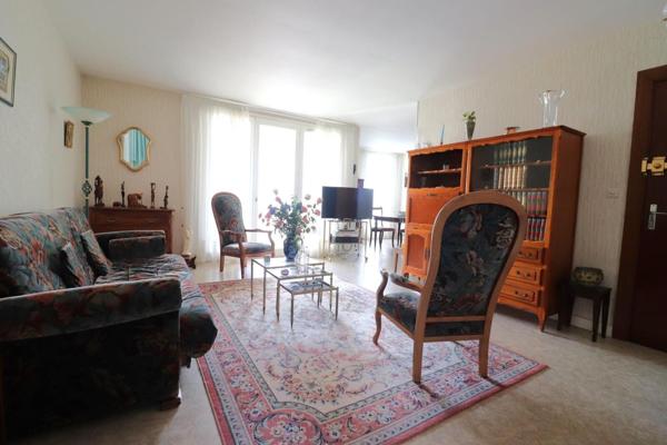 Appartement 2 chambres, Nevers, proche centre-ville, balcon, garage, 2 heures de Paris