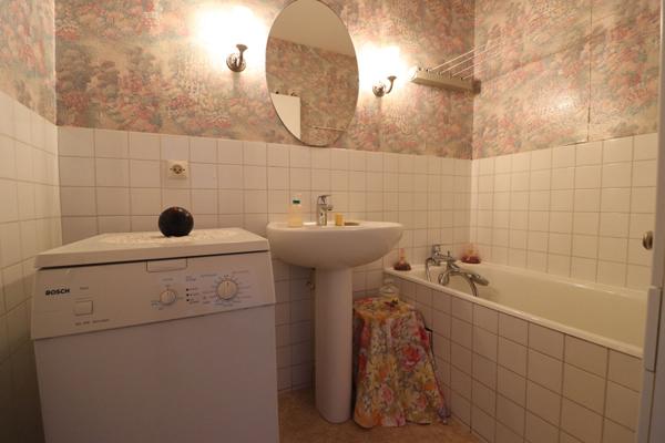 Appartement 2 chambres, Nevers, proche centre-ville, balcon, garage, 2 heures de Paris