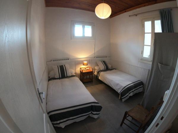 Ensemble immobilier de 3 maisonnettes à 100 de la plage