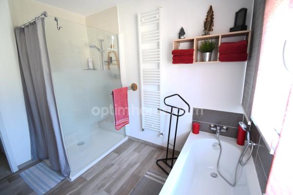 TRES BELLE MAISON INDIVIDUELLE DE 110M2 - TERRAIN 3 ARES 50