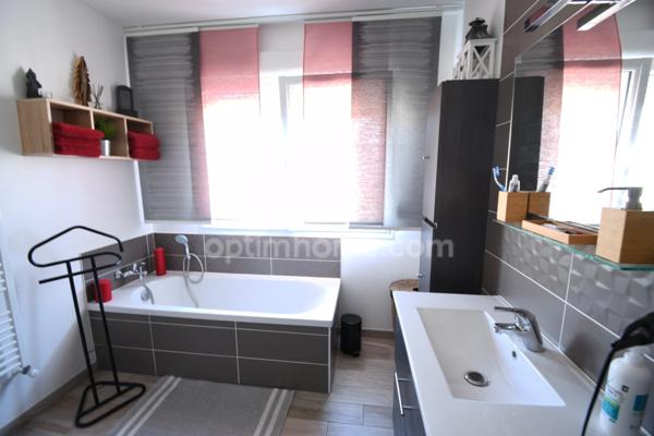 TRES BELLE MAISON INDIVIDUELLE DE 110M2 - TERRAIN 3 ARES 50