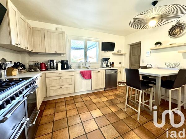 Maison traditionnelle 6 pièces de 175 m² à Saint-Clément (89100)