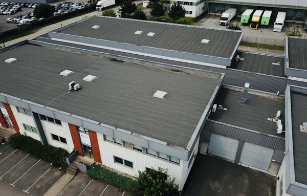 VEUREY-VOROIZE - spécial investisseurs   Local d’activités avec bureaux, 540 m2