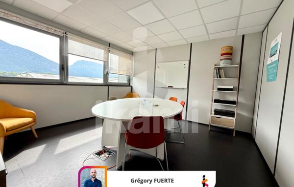 VEUREY-VOROIZE - spécial investisseurs   Local d’activités avec bureaux, 540 m2