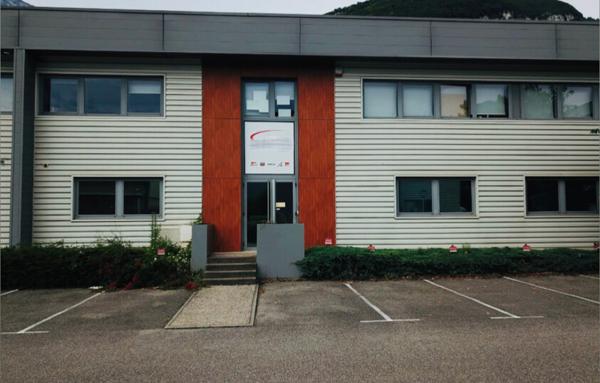 VEUREY-VOROIZE - spécial investisseurs   Local d’activités avec bureaux, 540 m2