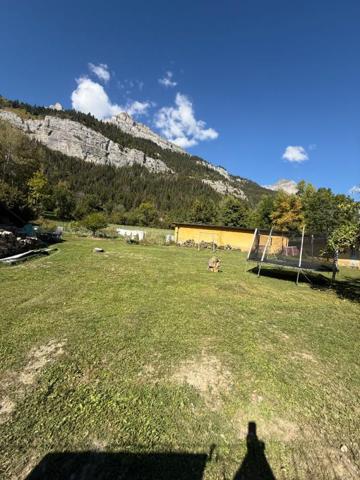 EXCLUSIVITÉ, PASSY ,PLATEAU D'ASSY Terrain constructible de 866 M2 + 5 Garages box fermés , 350 000 Euros