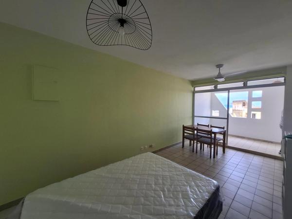 À vendre – Charmant studio - terrasse et parking – Schoelcher - Terreville