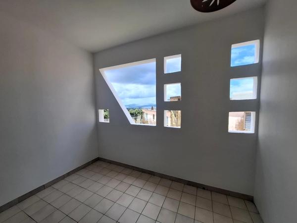 À vendre – Charmant studio - terrasse et parking – Schoelcher - Terreville