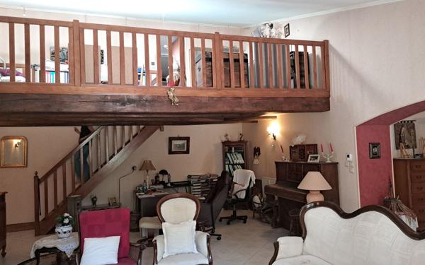 Maison à vendre    6 pièces •  Anais