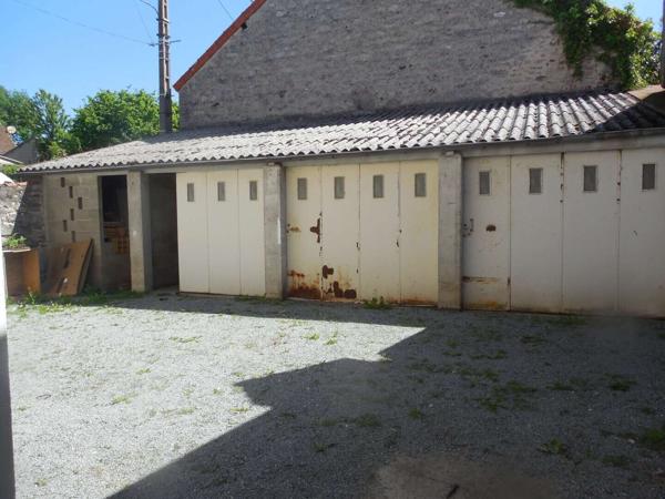 Maison de 106 m² partiellement louée au rez de chaussé.
