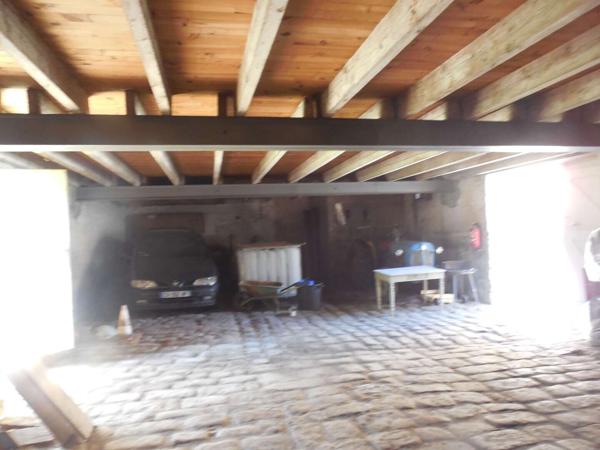 Maison de 106 m² partiellement louée au rez de chaussé.