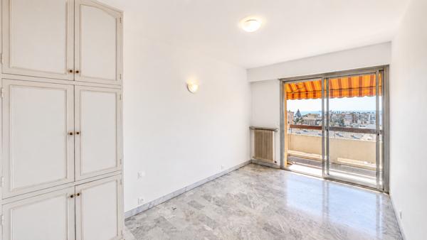 Grand 4 pièces avec 2 terrasses, vue mer garage et cave