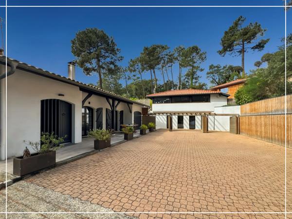 SOORTS-HOSSEGOR – PROPRIÉTÉ CONFIDENTIELLE ENTRE PINS, DUNES ET OCÉAN.
