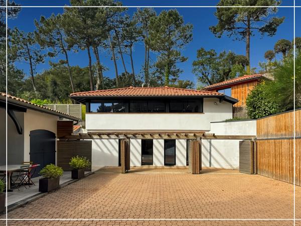 SOORTS-HOSSEGOR – PROPRIÉTÉ CONFIDENTIELLE ENTRE PINS, DUNES ET OCÉAN.
