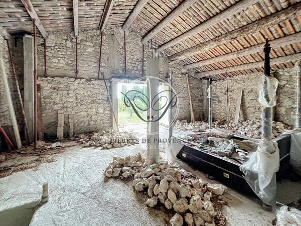 Pernes-les-Fontaines (84210) À vendre à Pernes-Les-Fontaines (84) : mas ancien