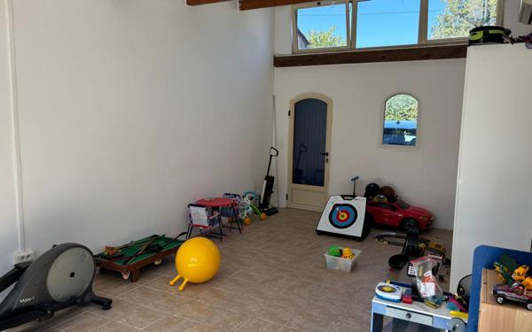 Maison à vendre    5 pièces • 166 m2 Vedène