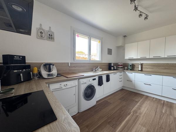 Maison
         4 pièces
        - 120 m² 399 000 € *