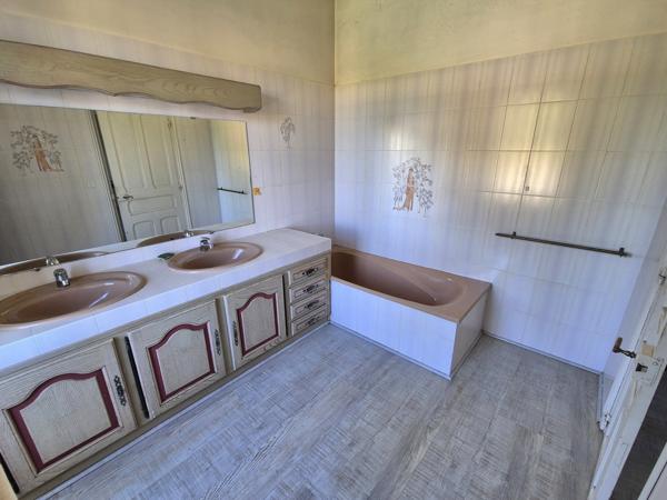 Maison 132 m2 terrain 1985 m2 piscine Saint-Martin-de-Valgalgues (30520)