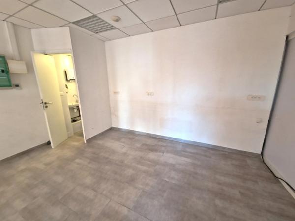 A louer, Local/Bureau, 26 m², Saint Laurent du Var 06700, Alpes-Maritimes