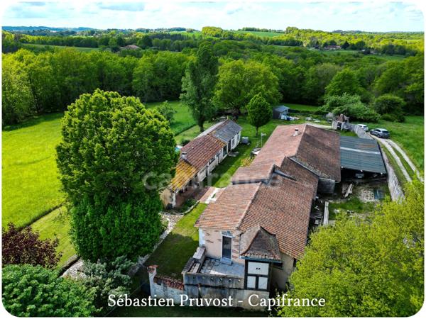 Propriete à vendre 6 pièces proche de BRANTOME (24), site en sommet de colline, clos de murs, piscine, annexe, dépendances