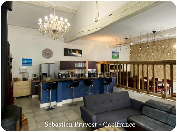 Propriete à vendre 6 pièces proche de BRANTOME (24), site en sommet de colline, clos de murs, piscine, annexe, dépendances