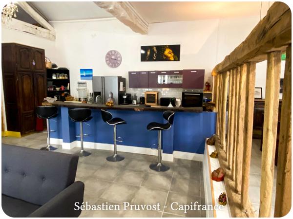 Propriete à vendre 6 pièces proche de BRANTOME (24), site en sommet de colline, clos de murs, piscine, annexe, dépendances