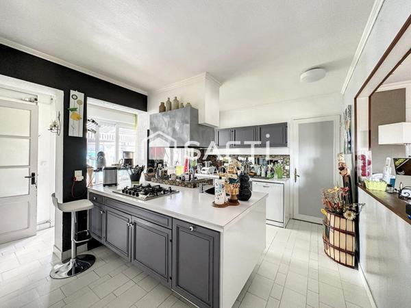 Maison de plain-pied atypique dans son écrin de verdure