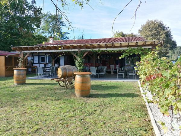 A vendre fonds de commerce Restaurant Guinguette Lacquy landes axe passant